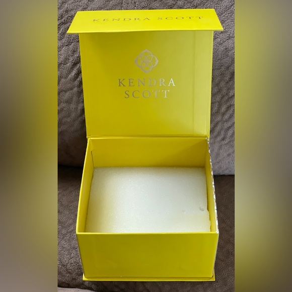 Kendra Scott Necklace Gift Box and Jewelry Bag Set - Picture 10 of 14